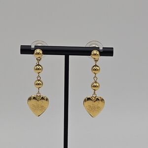 gold tone heart dangle earrings with flower and star engraving